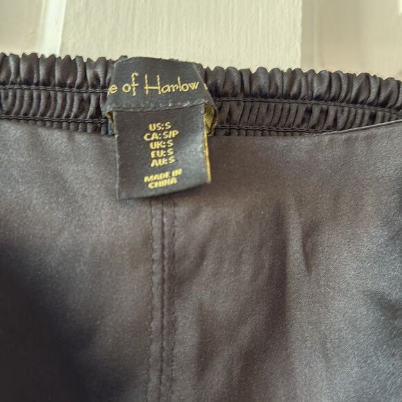 HOUSE OF HARLOW Satin Black Sleeveless Crop Top Square Neck Size Small - Picture 3 of 6